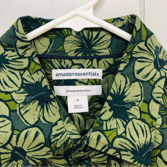 NWT Hawaiian Shirt green hibiscus flower pattern size med. Amazon Essentials - Picture 2 of 11